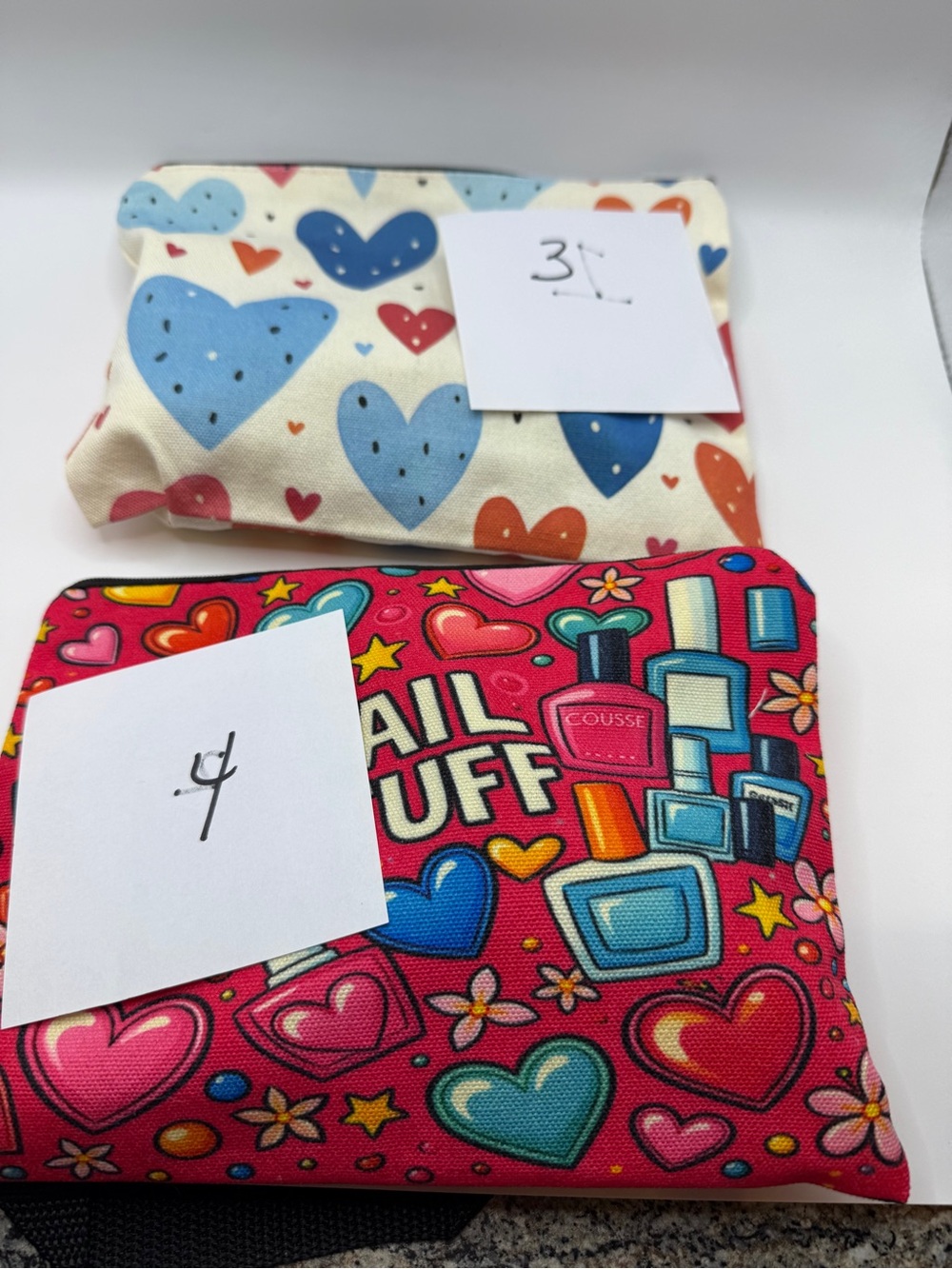 Mystery Makeup/beauty pouches with goodies - Picture 3 of 9